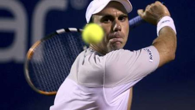 Luis Horna při vítězném finále na turnaji ve Viňa del Mar.