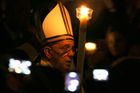 Papež František zahájil tradiční velikonoční vigilii