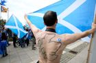 Kampaň ve Skotsku se vyhrocuje. Církev vyzývá k usmíření