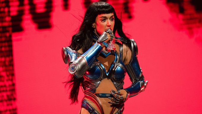 Americká zpěvačka Katy Perry během svého koncertu v Londýně v říjnu 2025.
