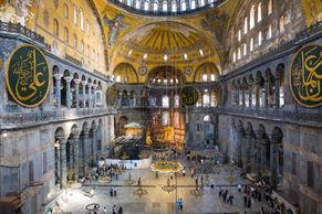 Mozaiky v chrámu Hagia Sofia budou během modliteb zakryté závěsy a laserem