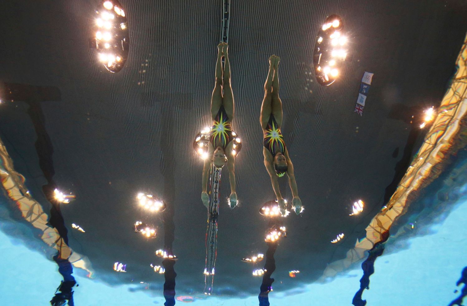 České synchronizované plavkyně Soňa Bernardová a Alžběta Dufková v kvalifikaci na OH 2012 v Londýně.