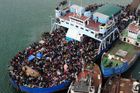 Plachetnice s uprchlíky se převrhla, 18 lidí zemřelo