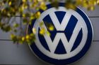 Další problém VW srazil cenu akcií. Firma odhalila 800 tisíc aut s vyššími emisemi a spotřebou