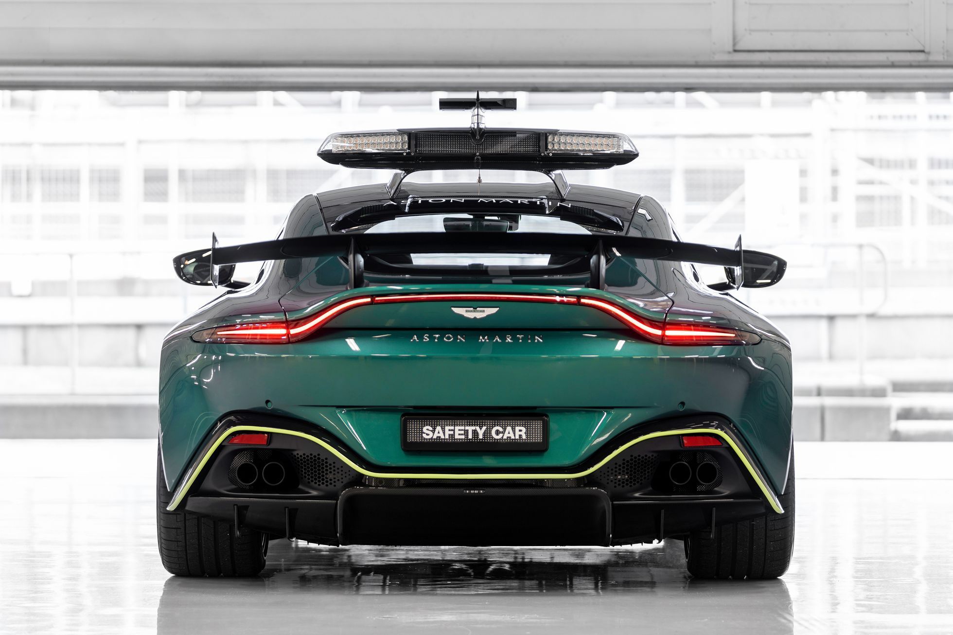 Nový safety car Aston Martin pro závody F1 (2021)