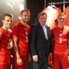 Nové dresy fotbalové reprezentace na Euro 2016: Bořek Dočkal, Michal Kadlec, Pavel Kadeřábek, Václav Darida, Pavel Vrba
