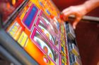 Úsvit chce zakázat automaty i část hazardu na internetu