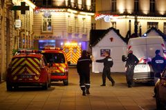 Řidič najel do lidí na vánočním trhu, deset jich zranil