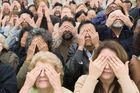 Neviditelná gorila. Vyšla kniha o psychologickém experimentu, který by oklamal i vás