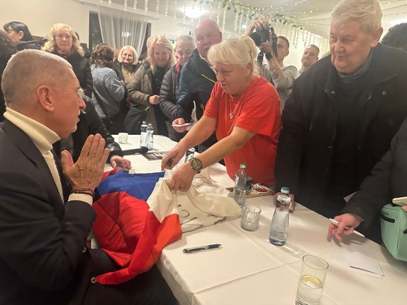 Jediný, koho Andrej Babiš odmítl, byla jeho volička, která chtěla podepsat českou vlajku.