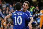 Eden Hazard a Oscar slaví gól Chelsea