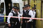 V Londýně u mešity najelo auto do lidí, nejméně dva jsou v nemocnici