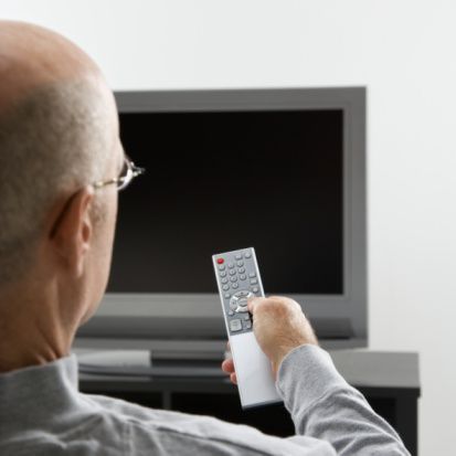 TV, televize, ovladač, dálkové ovládání, sledování televize, ilustrační foto