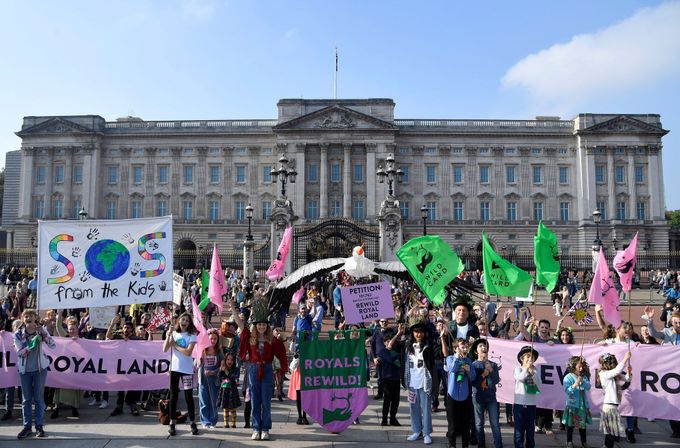 Pochod v Londýně, kde lidé upozorňovali na klimatické změny.