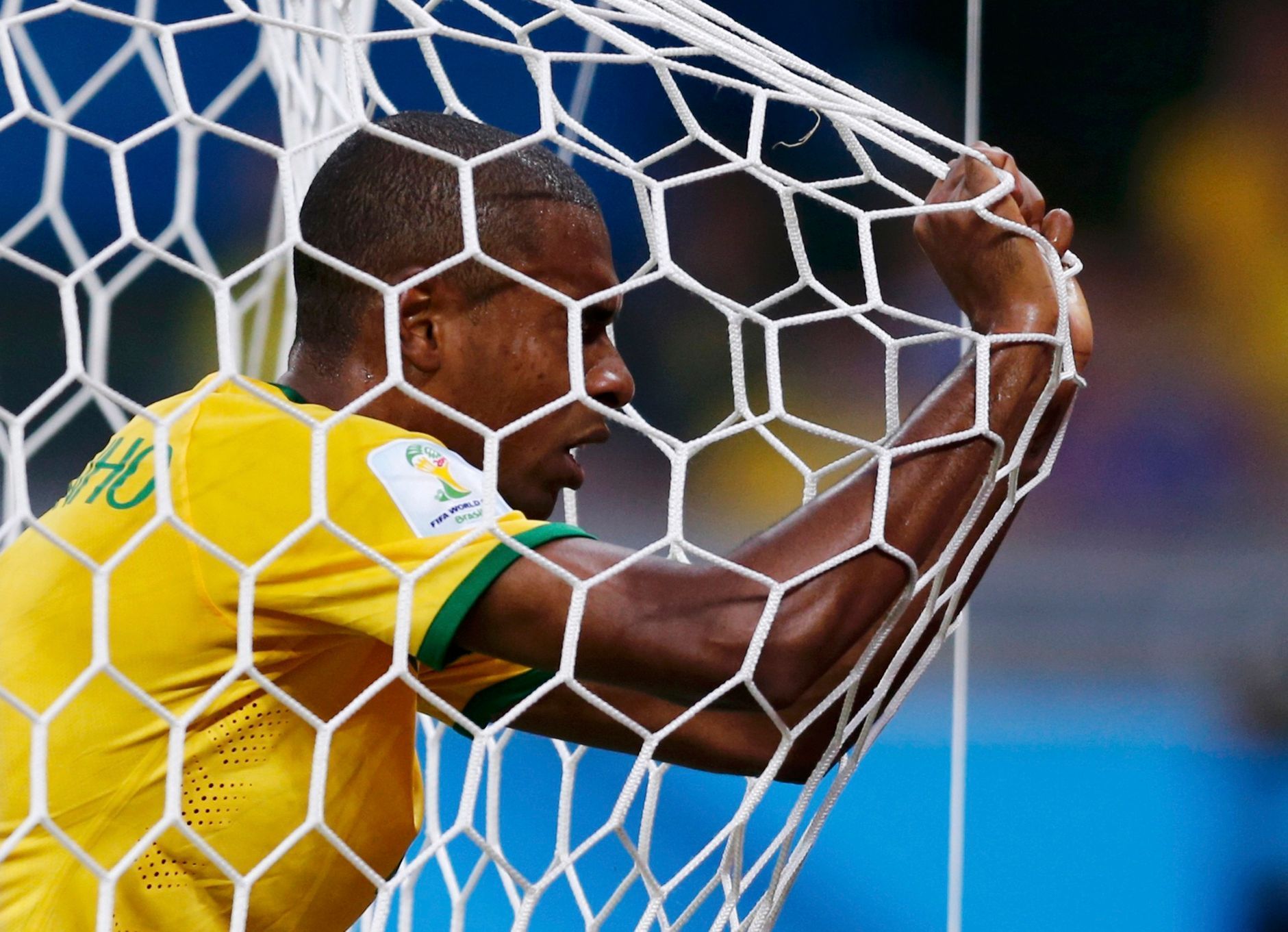 Fernandinho v semifinále na MS ve fotbale 2014