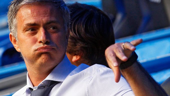 José Mourinho - padesáté narozeniny šoumena, psychologa, ne příliš dobrého fotbalisty a geniálního kouče.