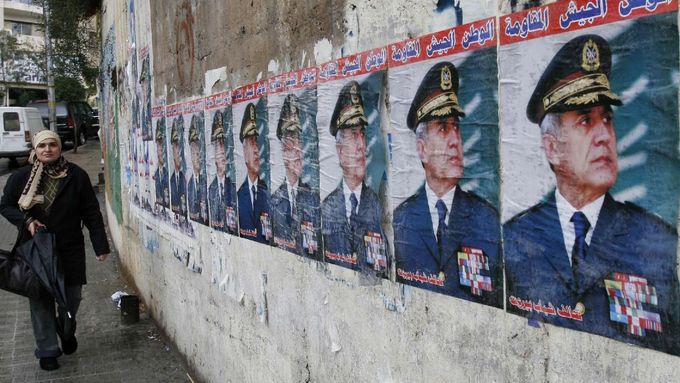 Plakáty s generálem Sulejmánem na bejrútské ulici