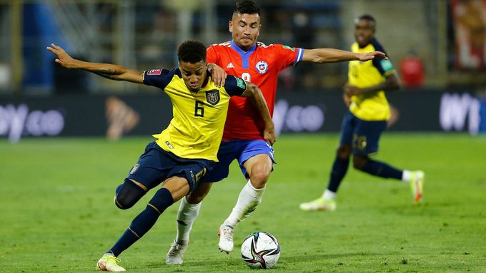 Byron Castillo v klíčovém utkání jihoamerické kvalifikace o postup na MS proti Chile.