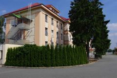 V Kostelci nad Orlicí detenční středisko nebude, vyvrátil obavy prezident Zeman