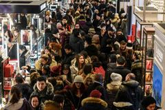 Slevy mění chování Čechů. Největší předvánoční nákupy se přesunuly do listopadu