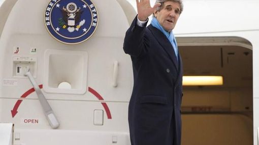 Američané už naznačili i to, jak Rusko "potrestají". "Je tady možnost zavedení víz, zmrazení finančních prostředků," naznačil John Kerry.