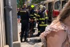 Nehoda v centru Prahy zablokovala dopravu. Tramvaje na Jindřišské stály skoro půl hodiny
