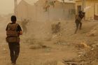 Irácká armáda odrazila útok islamistů jižně od Mosulu, přes 30 lidí ale zemřelo