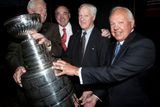 Z řady týmových i individuálních úspěchů čtvrtého nejproduktivnějšího hokejisty historie NHL (lepší jsou pouze Wayne Gretzky, Mark Messier a Jaromír Jágr) vyčnívají zejména čtyři vítězství ve Stanleyově poháru s Detroitem...