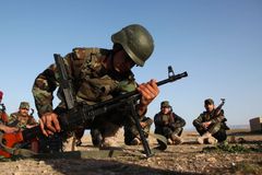 Kurdové zabili tři vojáky, Turci pak zaútočili stíhačkami