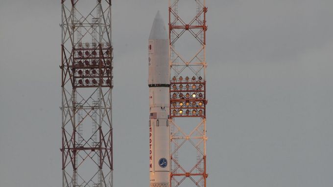 Ruska raketa Proton-M. Záběr z minulého - neúspěšného - startu. Ilustrační foto.