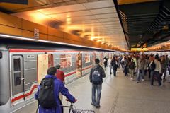Praha si půjčí na metro další 2,5 miliardy korun