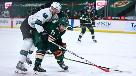 NHL 2020/21, Minnesota - San Jose: Tomáš Hertl a Marcus Foligno