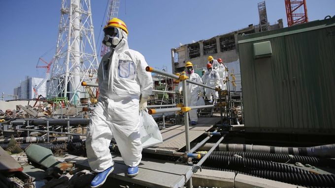 Radiace kolem nádrží zadržujících kontaminovanou vodu z poškozené japonské jaderné elektrárny Fukušima opět stoupla.