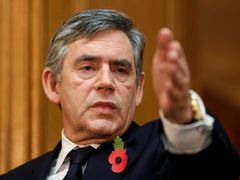 Současnému premiérovi Gordonu Brownovi šetření války v Iráku zpočátku příliš nevonělo.