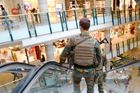 Policie zatkla u nákupního centra v Bruselu muže. Bála se, že spáchá teroristický útok