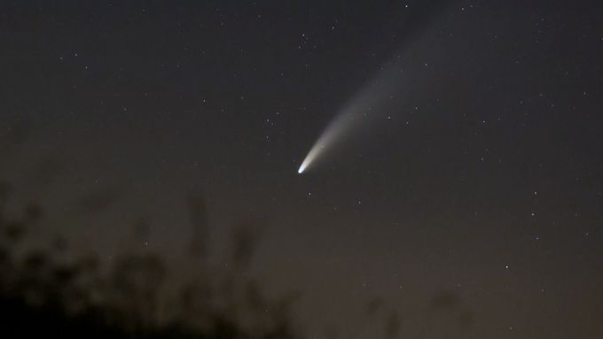 Kometa na hvězdné obloze v Rakousku