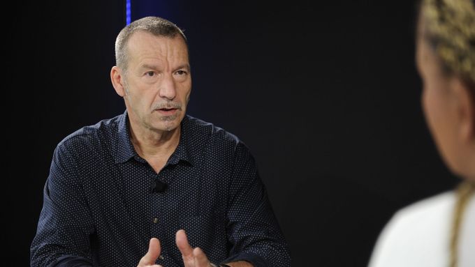 Spotlight moment: Jsem nemocný, postarejte se o mě. Psychiatr popisuje "neduhy" dnešní společnosti