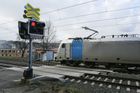V Kolíně srazil vlak člověka, zemřel na místě