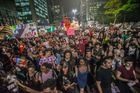 <strong>Homosexualita</strong> se dá léčit, rozhodl brazilský soudce. Vylečte svou nenávist, vzkázali mu demonstranti