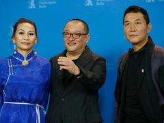Režisér a producent Wang Siao-šuaj je uprostřed, vlevo herečka Aj Li-ja, vpravo herec Čao Jen-kuo-čang.