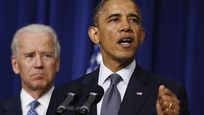 Barack Obama a jeho viceprezident Joe Biden během proslovu v Bílém domě.