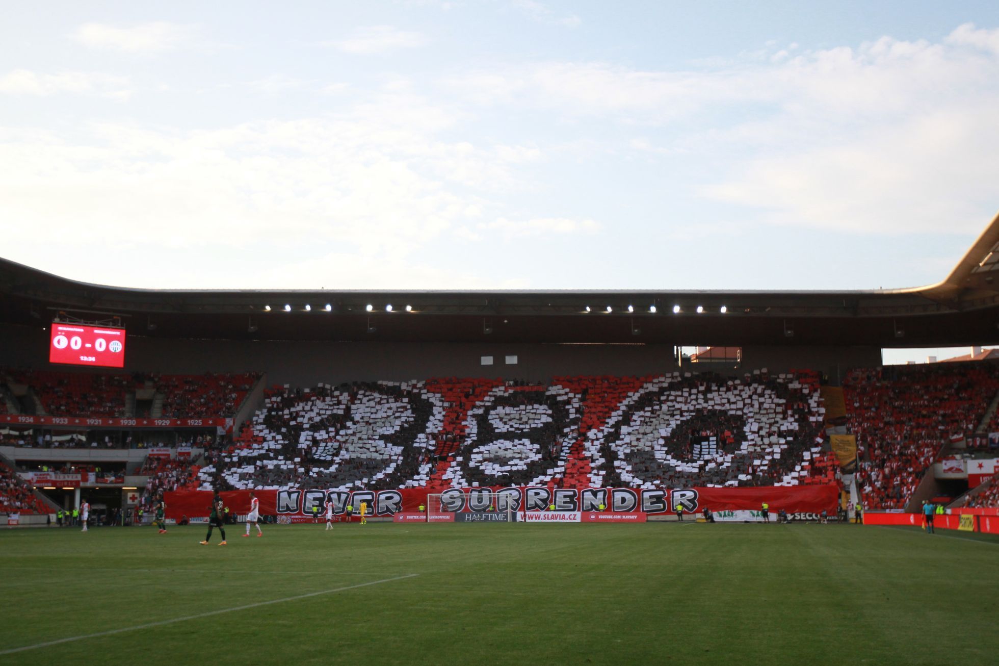 Fanoušci Slavie v odvetě 3. předkola LM Slavia - Ferencváros