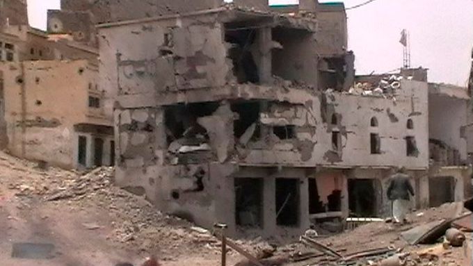 Vybombardované městečko Haidan v provincii Sa'ada na severu země. Fotka pochází z videa, které médiím zaslali sami povstalci