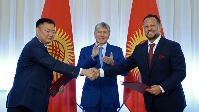 A je to podepsané! Firma Liglass postaví v Kyrgyzstánu vodní elektrárny. Podpořil Mynář a Zeman.