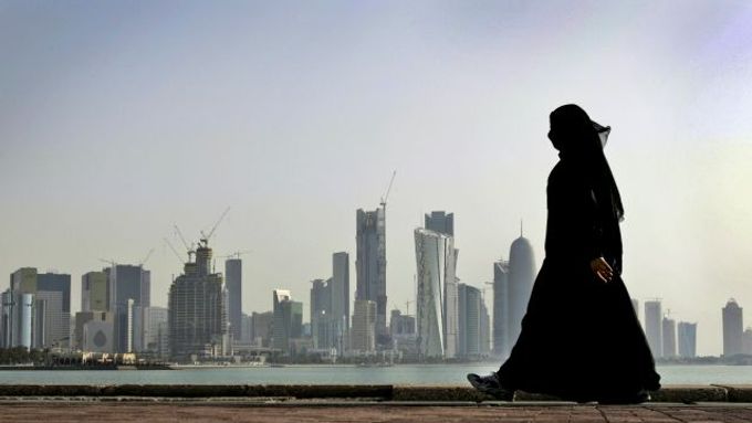 Muslimská žena v katarském hlavním městě Dauhá.
