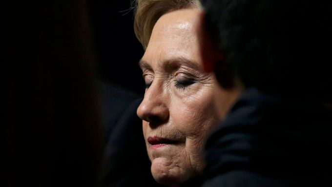 Únik dokumentů měl podle tajných služeb poškodit Hillary Clintonovou.