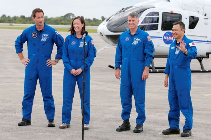 ESA astronaut Thomas Pesquet z Francie, astronauti  NASA Shane Kimbrough a Megan McArthurová a JAXA astronaut Akihiko Hoshide z Japonska.
