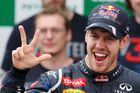 Sebastian Vettel se v neděli stal už potřetí za sebou mistrem světa ve formuli 1. Podívejte se v této retrospektivní fotogalerii na jeho sezonu závod po závodě.
