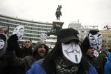 Symbolem protestů se stala maska Guye Fawkese.