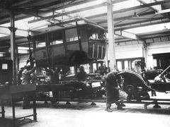 Pásovou výrobu zavedl Opel ještě v roce 1924, tedy před vstupem koncernu General Motors.